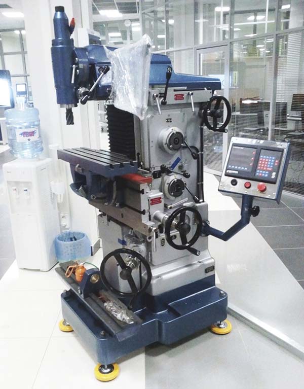 Фото універсального фрезерного верстата СФ-676